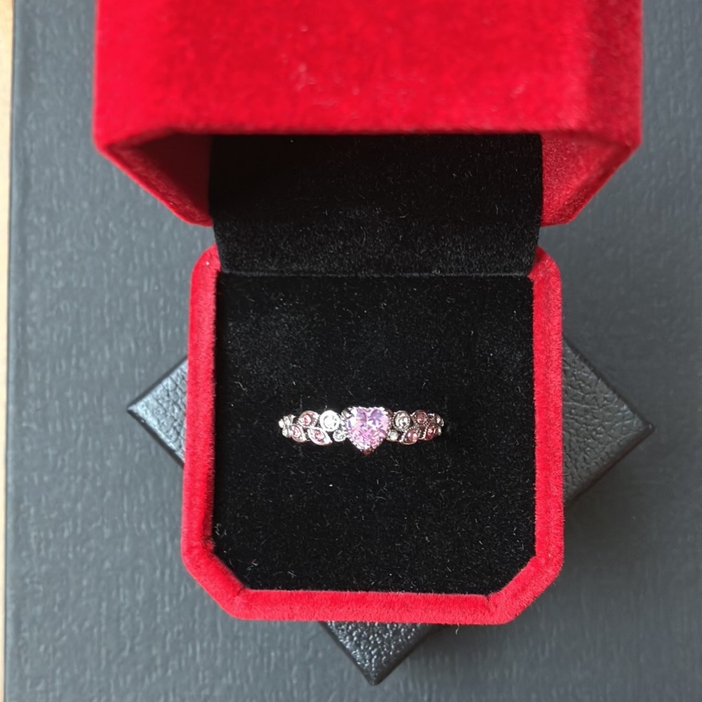 Women’s Heart Shaped Ring Size 8 - Picture 2 of 6